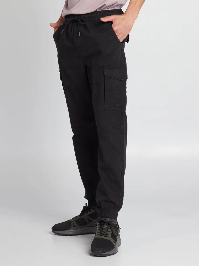 PANTALóN CON BOLSILLOS EN LOS LATERALES  NEGRO