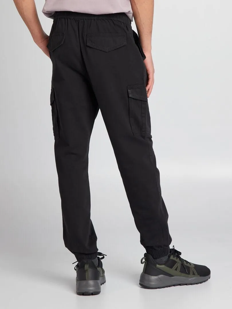 PANTALóN CON BOLSILLOS EN LOS LATERALES  NEGRO