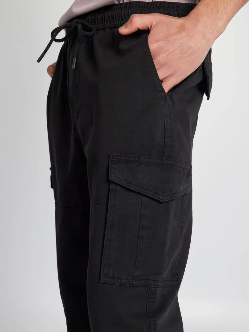 PANTALóN CON BOLSILLOS EN LOS LATERALES  NEGRO