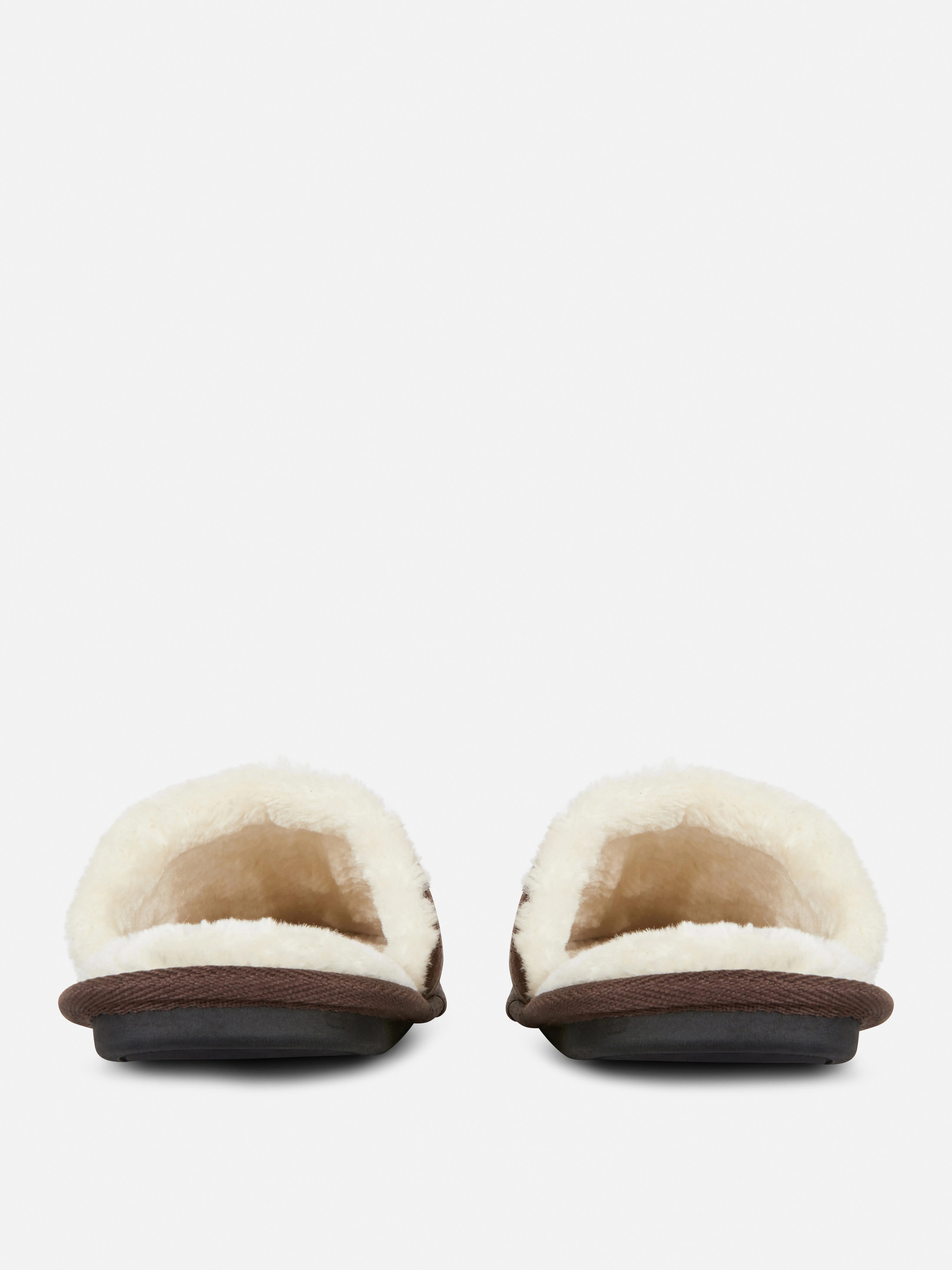 Pantuflas con costura central