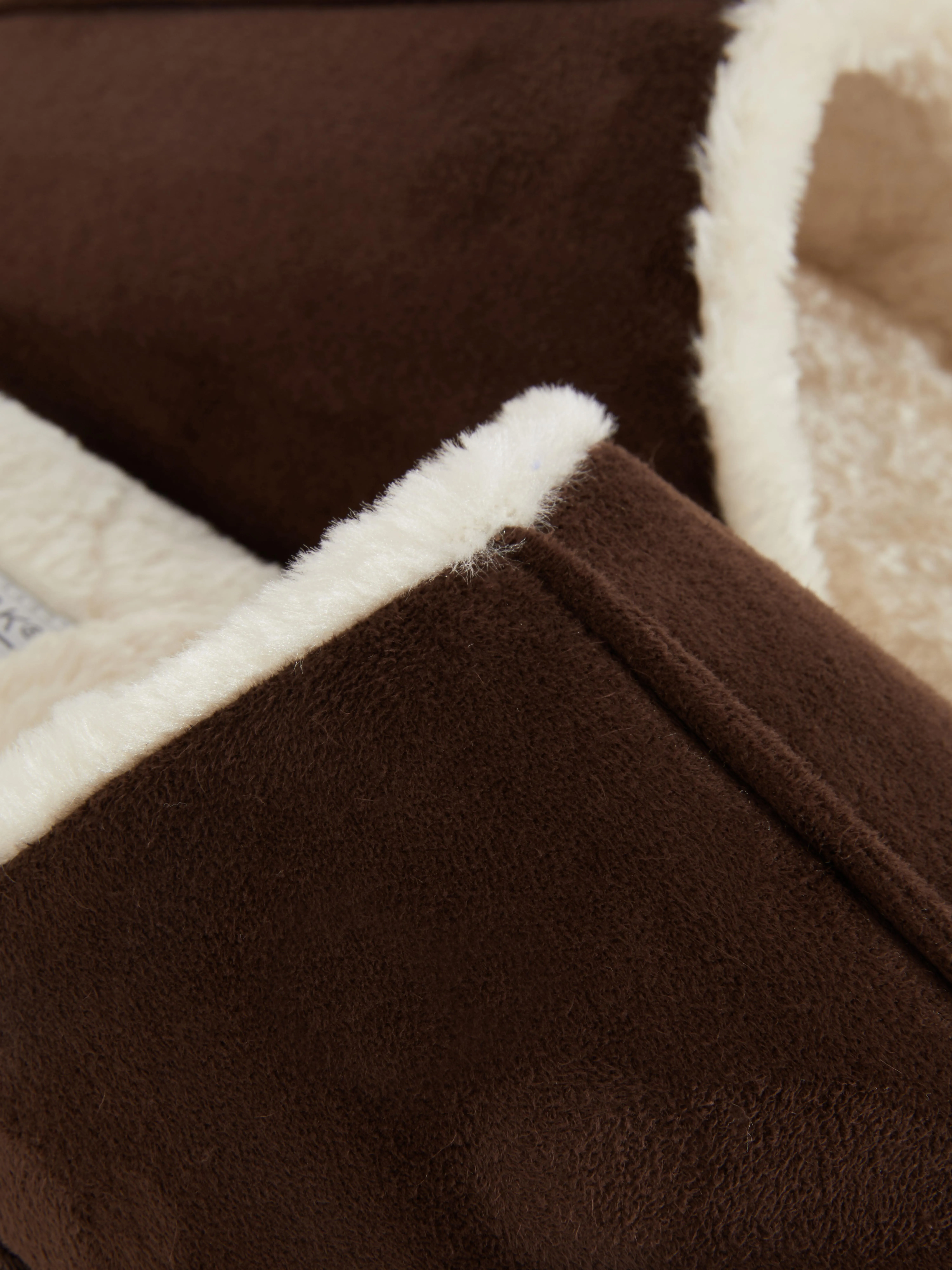Pantuflas con costura central