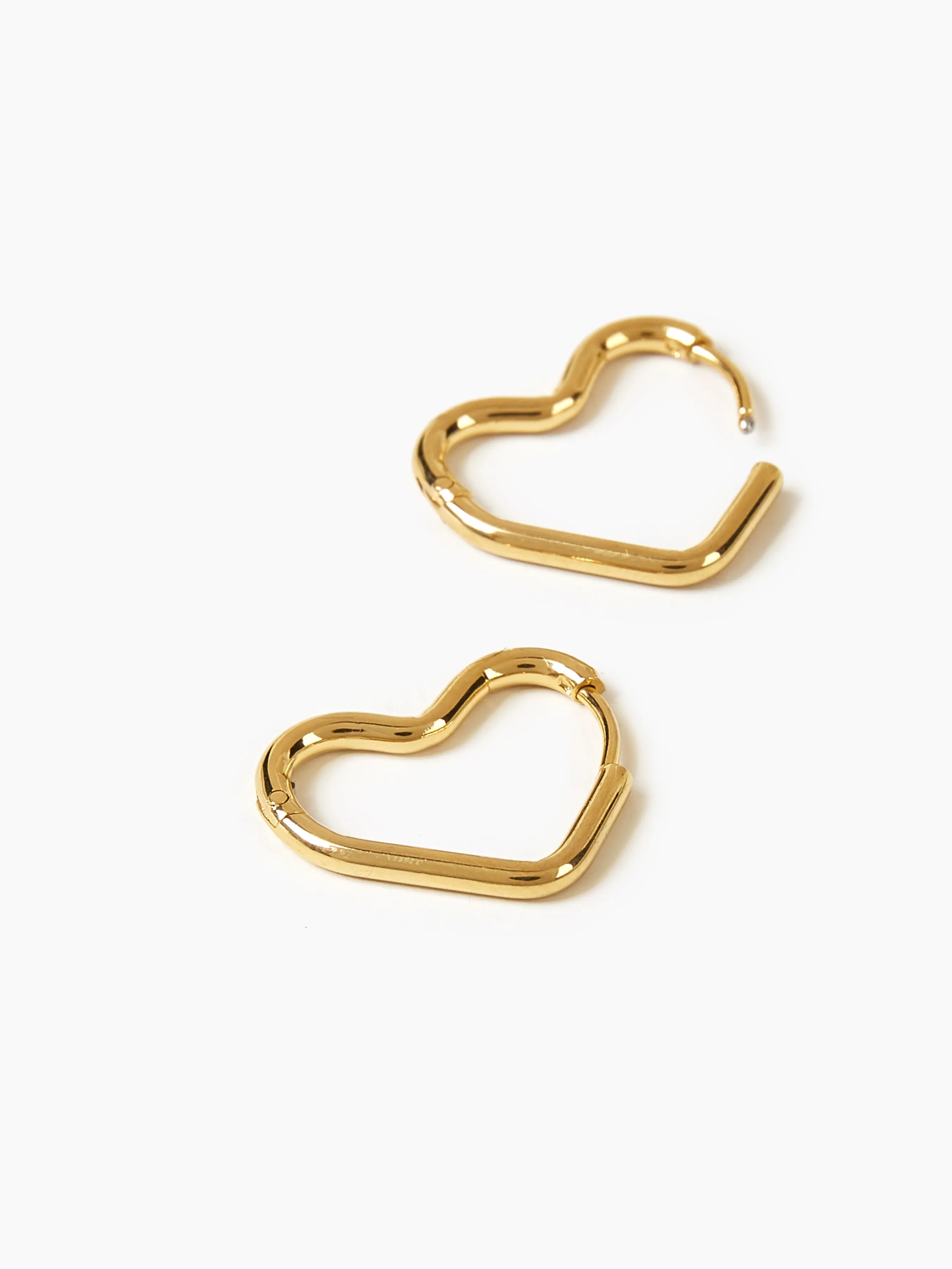 Pendientes de aro con decoración de corazón