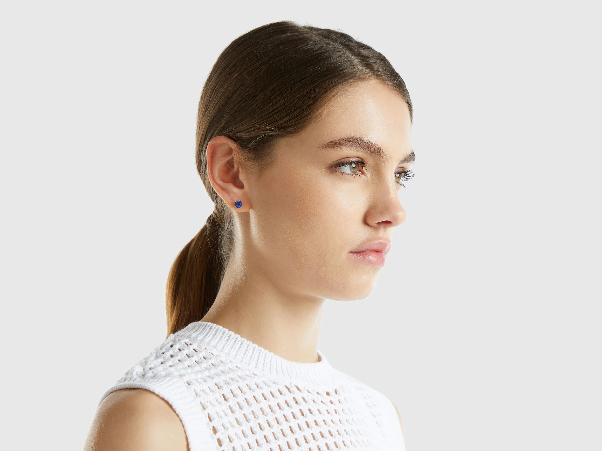 Pendientes de tuerca con mora azul