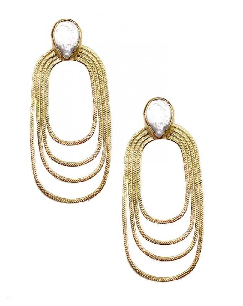 PENDIENTES LARGOS DORADOS CON PERLAS CON ARO OVALADO