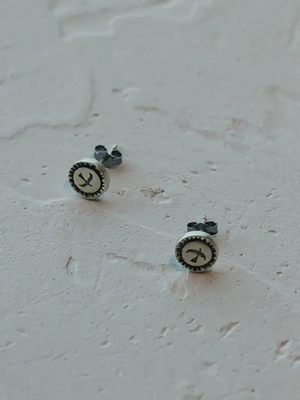 Pendientes redondos con diseño de águila plateada para hombre