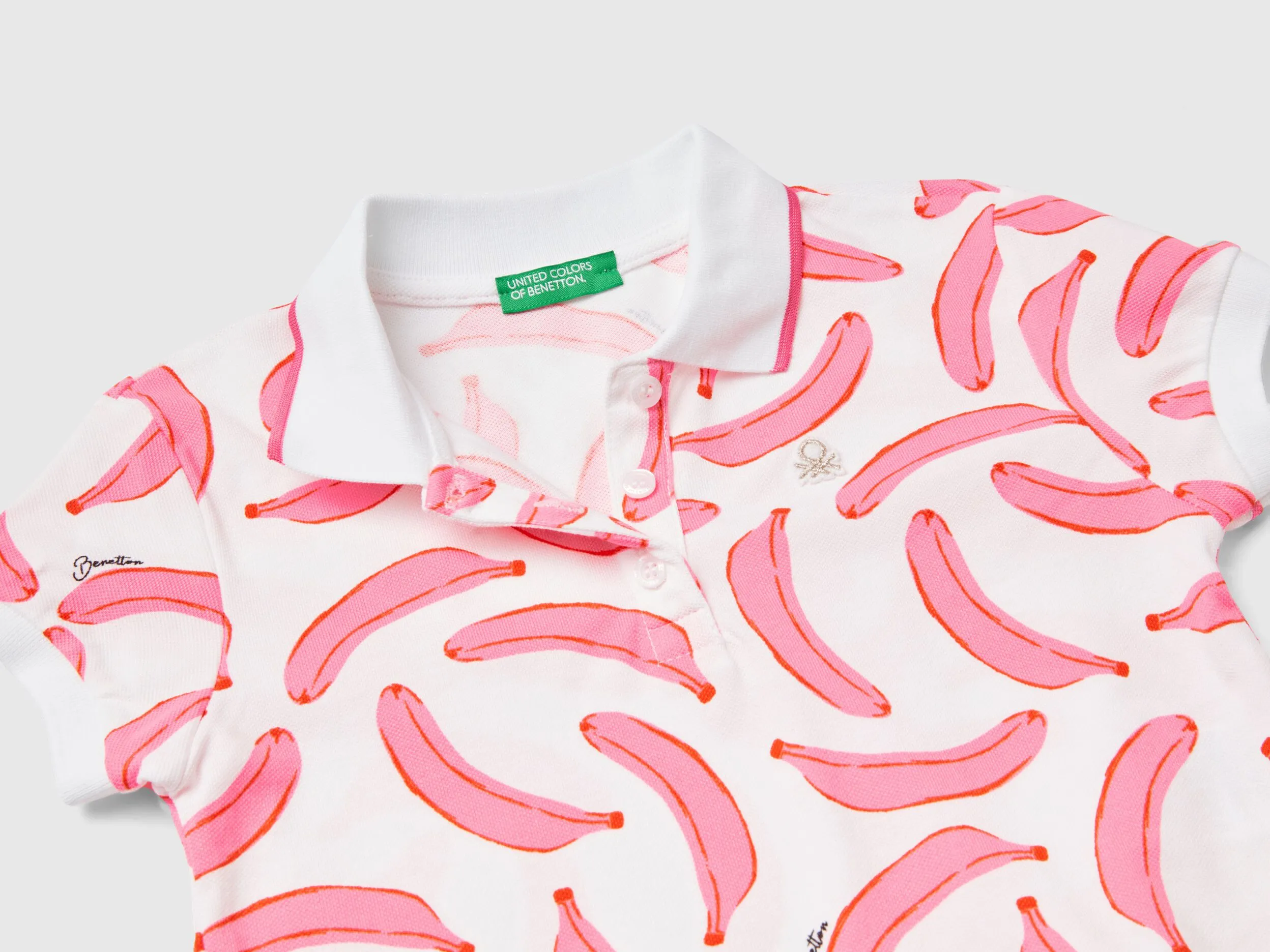 Polo blanco con estampado de plátanos