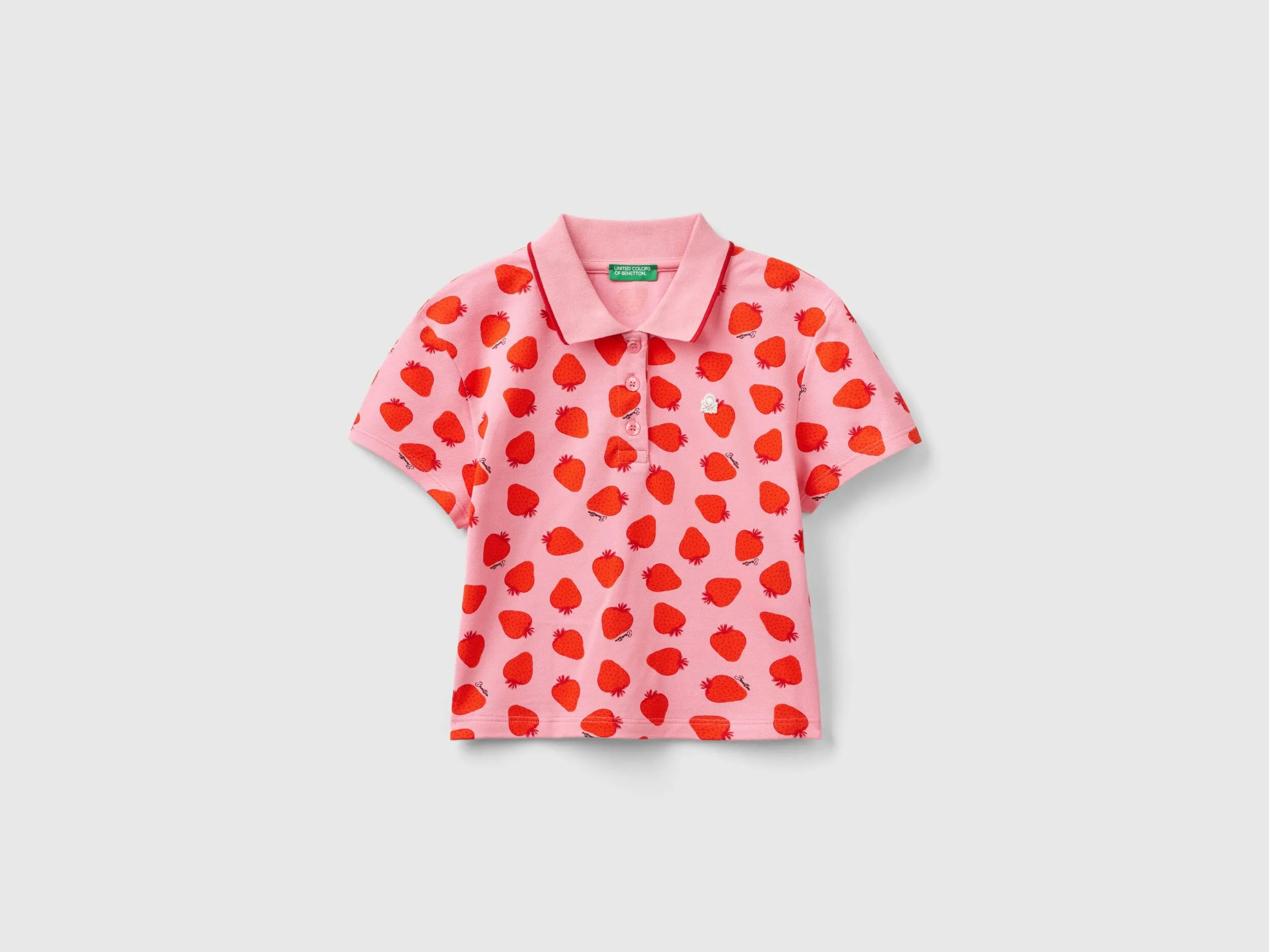 Polo rosa con estampado de fresas