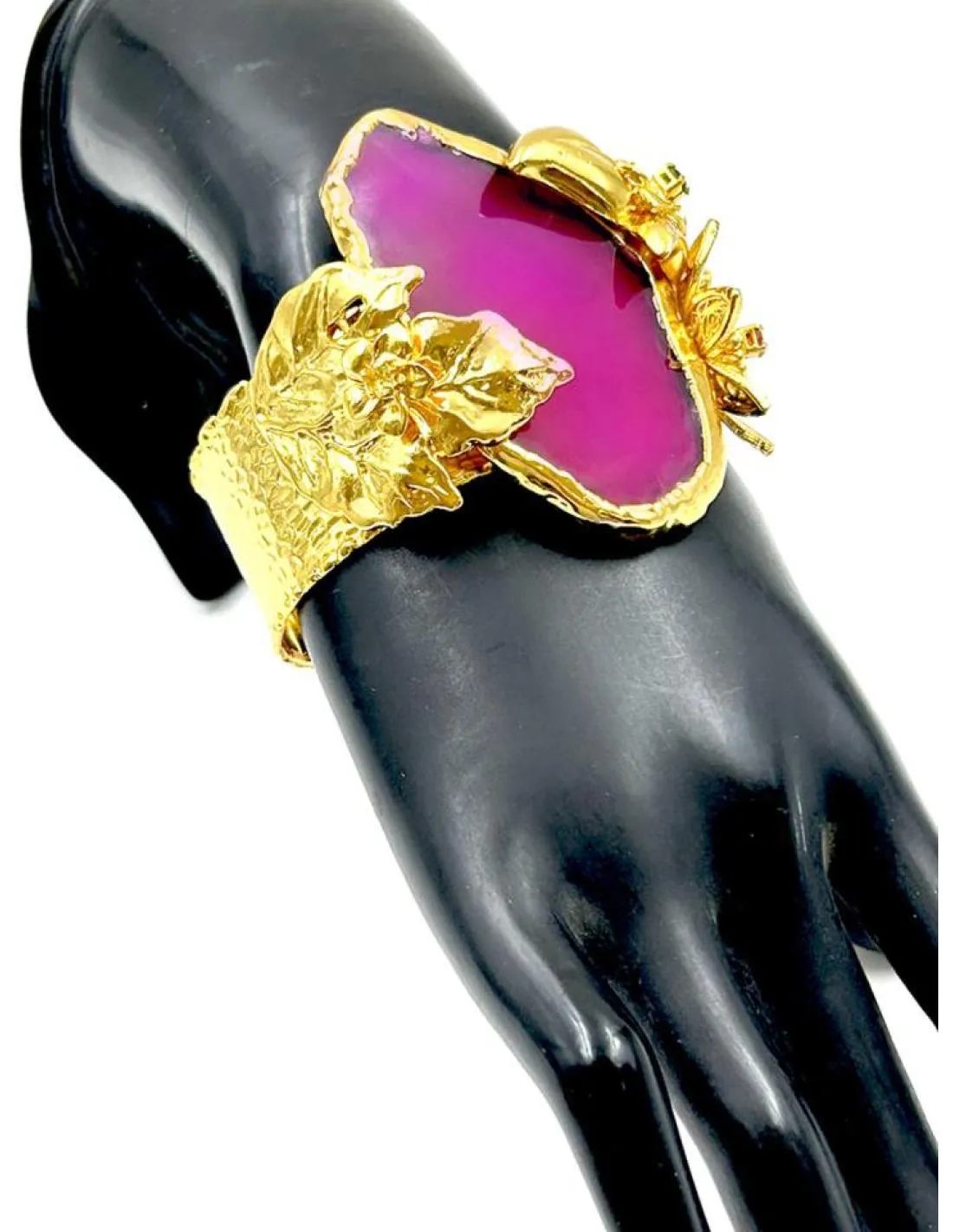 PULSERAS DE MODA PARA BODAS EN DORADO CON PIEDRA FUCSIA BUGAMBILIA