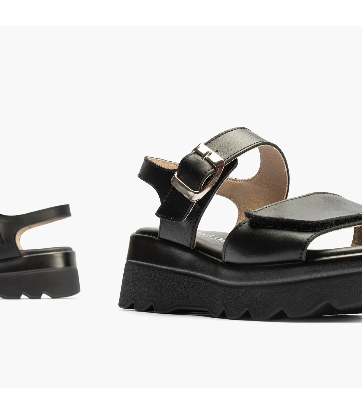 Sandalia de mujer con plataforma con velcro NEGRO