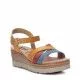 Sandalias cuña Xti con diseño de tres tiras combinando colores