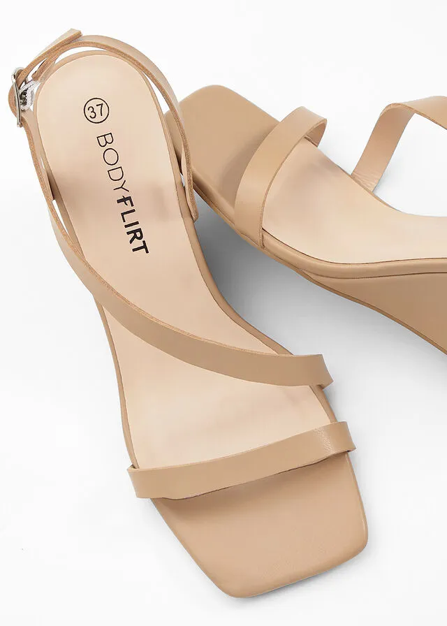 Sandalias de tacón con cuña café con hielo