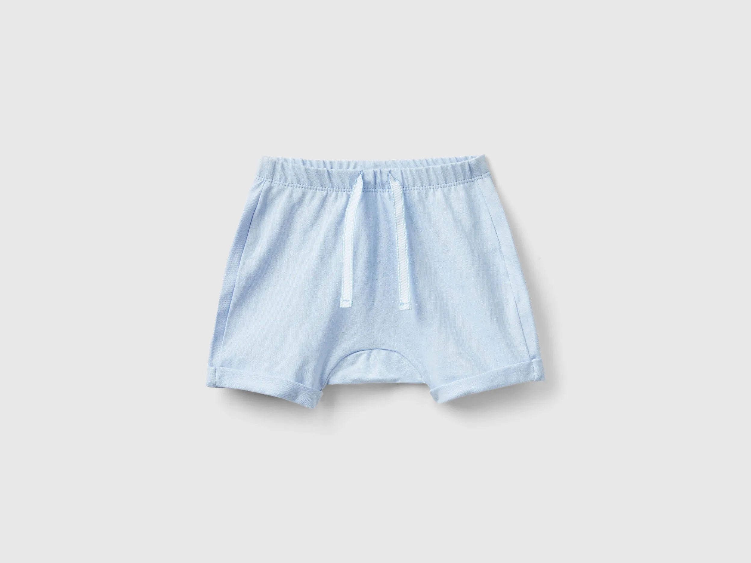 Shorts con parche en la parte trasera