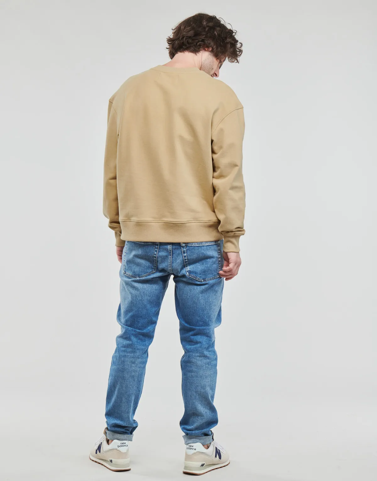 SHRUNKEN BADGE CREW NECK