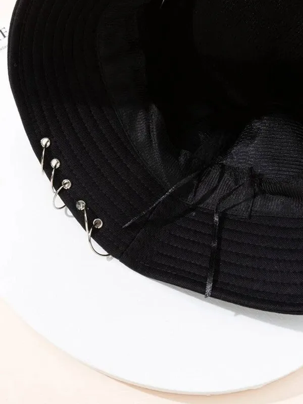 Sombrero de pescador con diseño de mariposa y imperdible