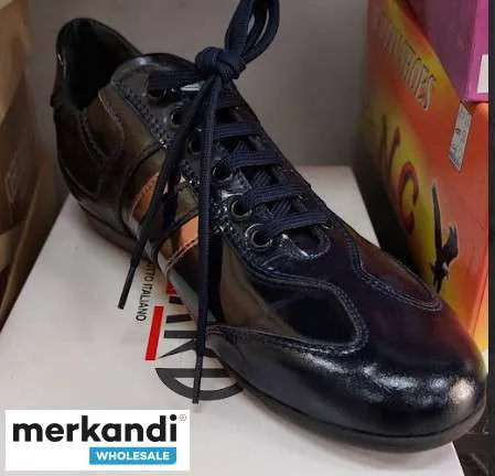 Stock de zapatos deportivos para hombre surtido de colores y modelos (CAT, FLY FLOT, PACKARD, STONE HAVEN, UGO TURATI)