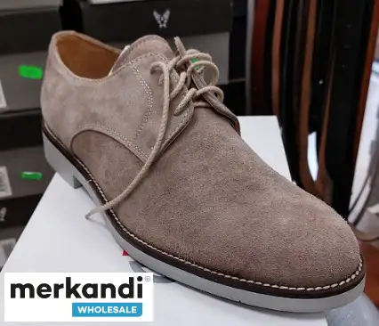 Stock de zapatos deportivos para hombre surtido de colores y modelos (CAT, FLY FLOT, PACKARD, STONE HAVEN, UGO TURATI)