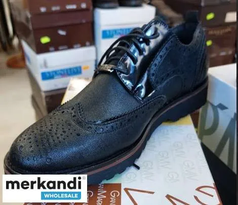Stock de zapatos deportivos para hombre surtido de colores y modelos (CAT, FLY FLOT, PACKARD, STONE HAVEN, UGO TURATI)