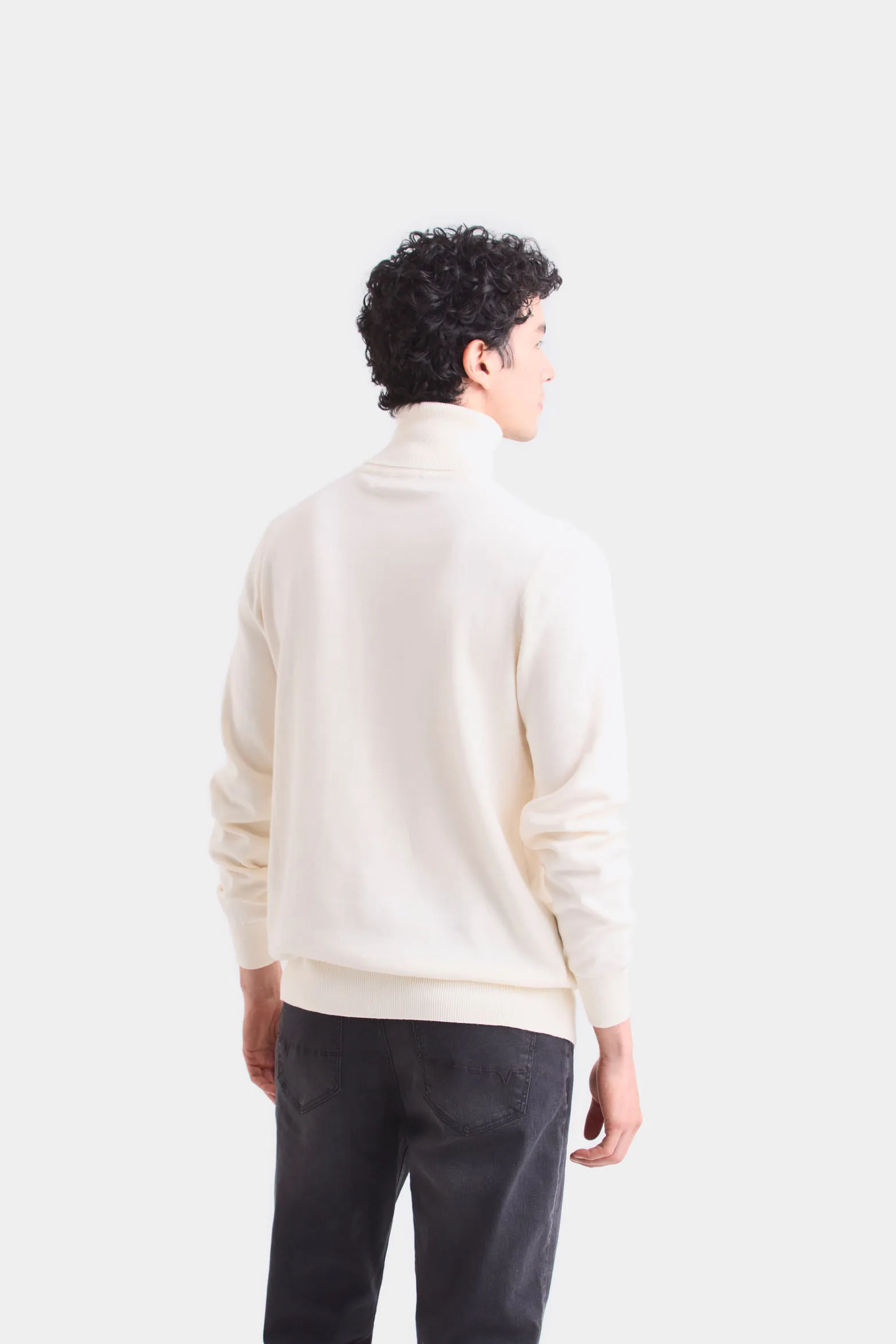 Sweater cuello tortuga tejido para hombre