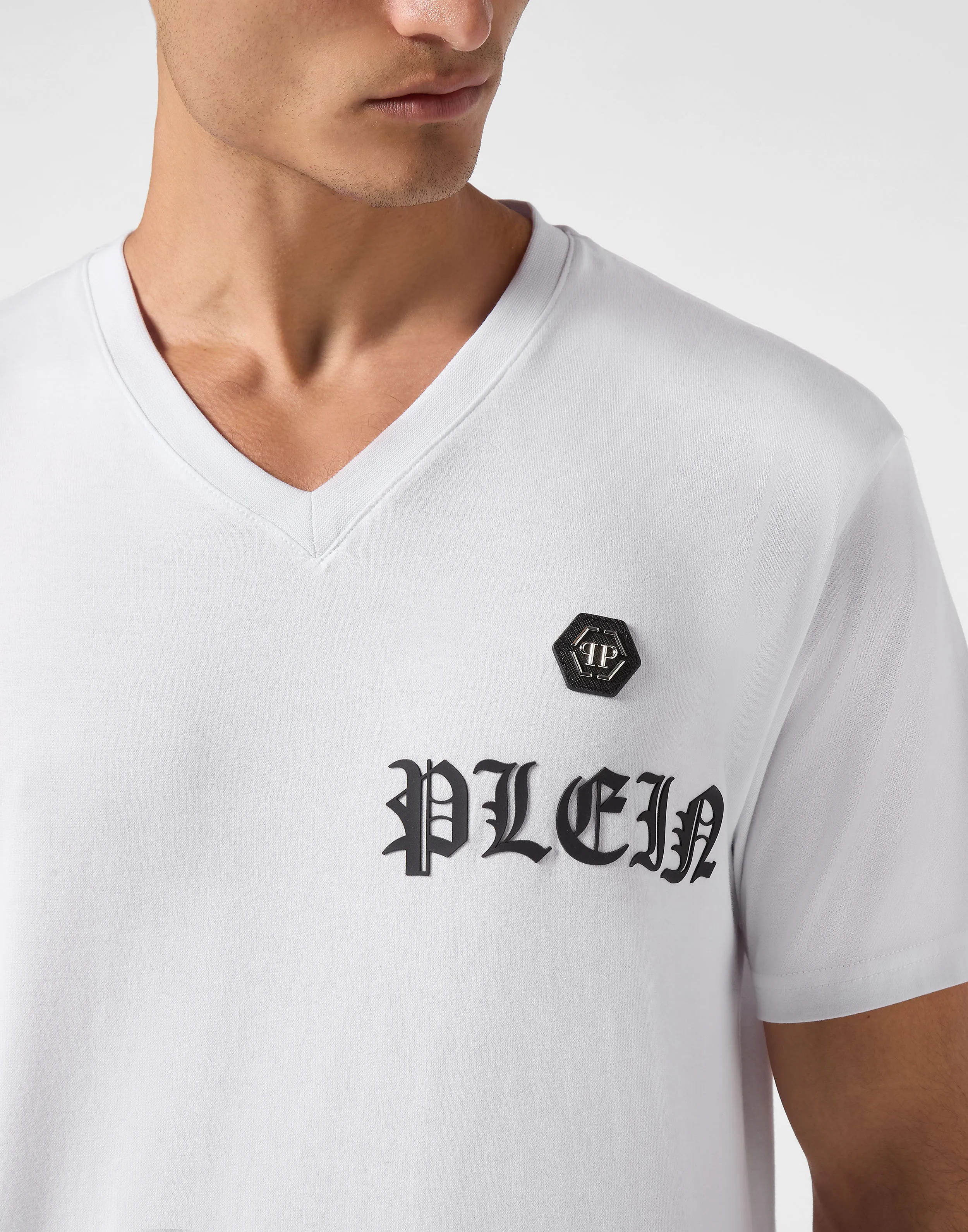 TSHIRT VNECK SS GOTHIC PLEIN