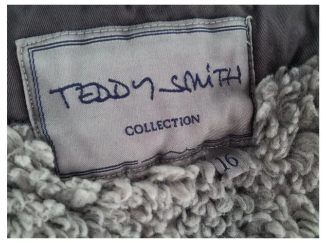 Teddy Smith Capa 