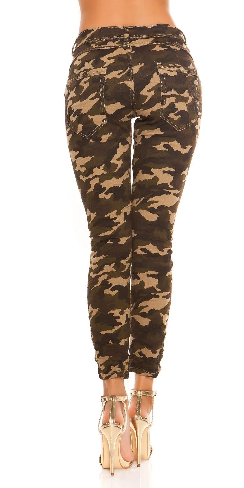 Trendy skinny en militar con entrepierna