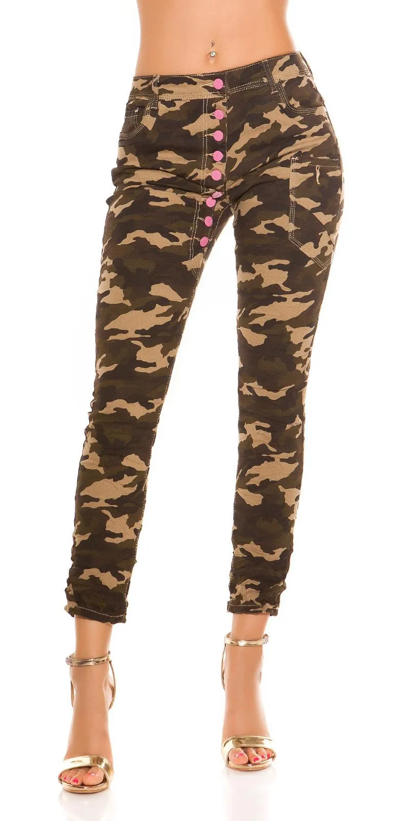 Trendy skinny en militar con entrepierna