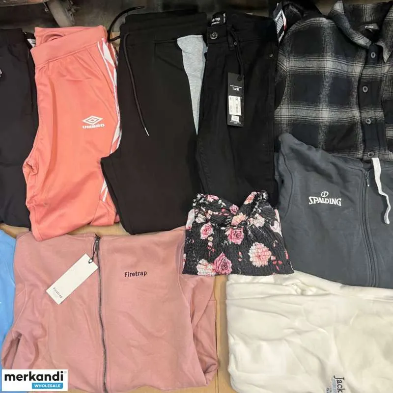 VENTA AL POR MAYOR 989 JAULA DE ROPA MIXTA  APROX. 100 KG CADA UNA, 3 DISPONIBLES, PRECIO DEL REINO UNIDO SIN IVA