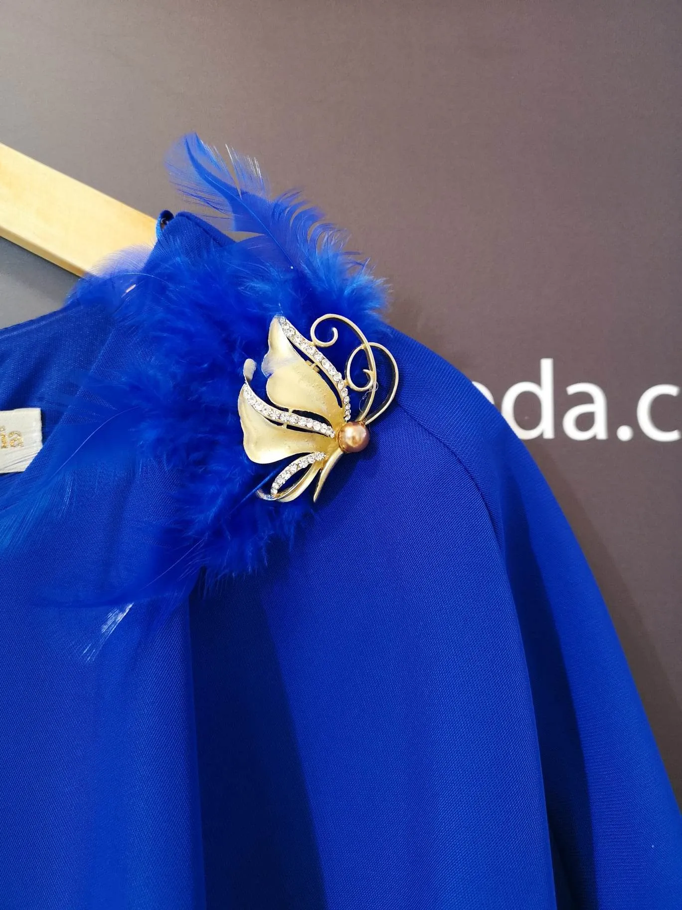 Vestido con cuerpo de capa