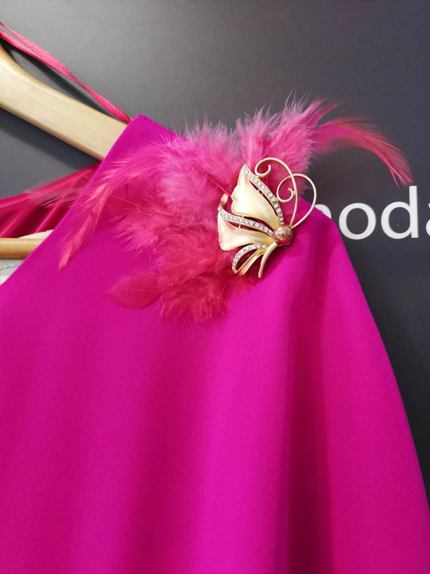 Vestido con cuerpo de capa