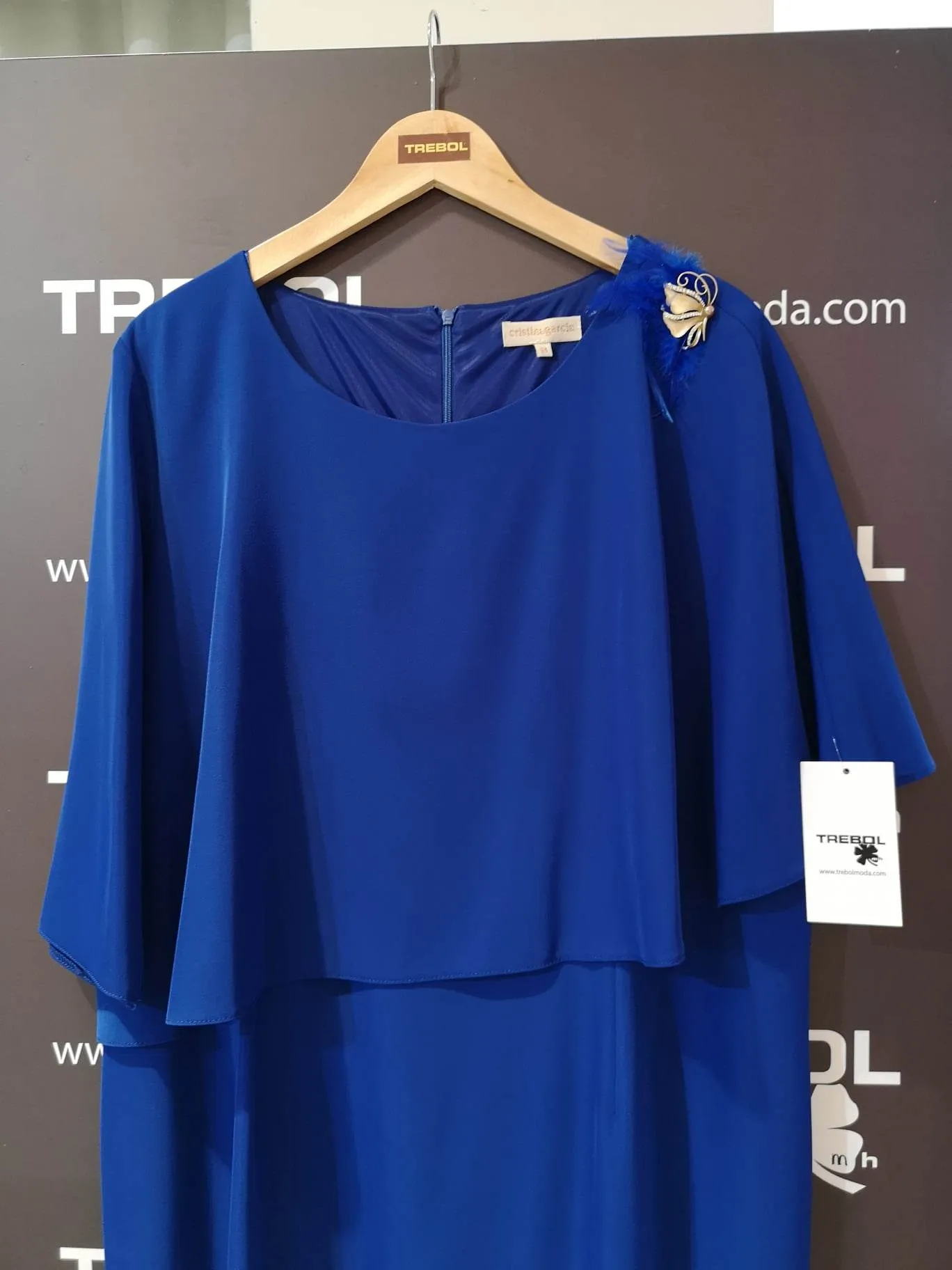 Vestido con cuerpo de capa