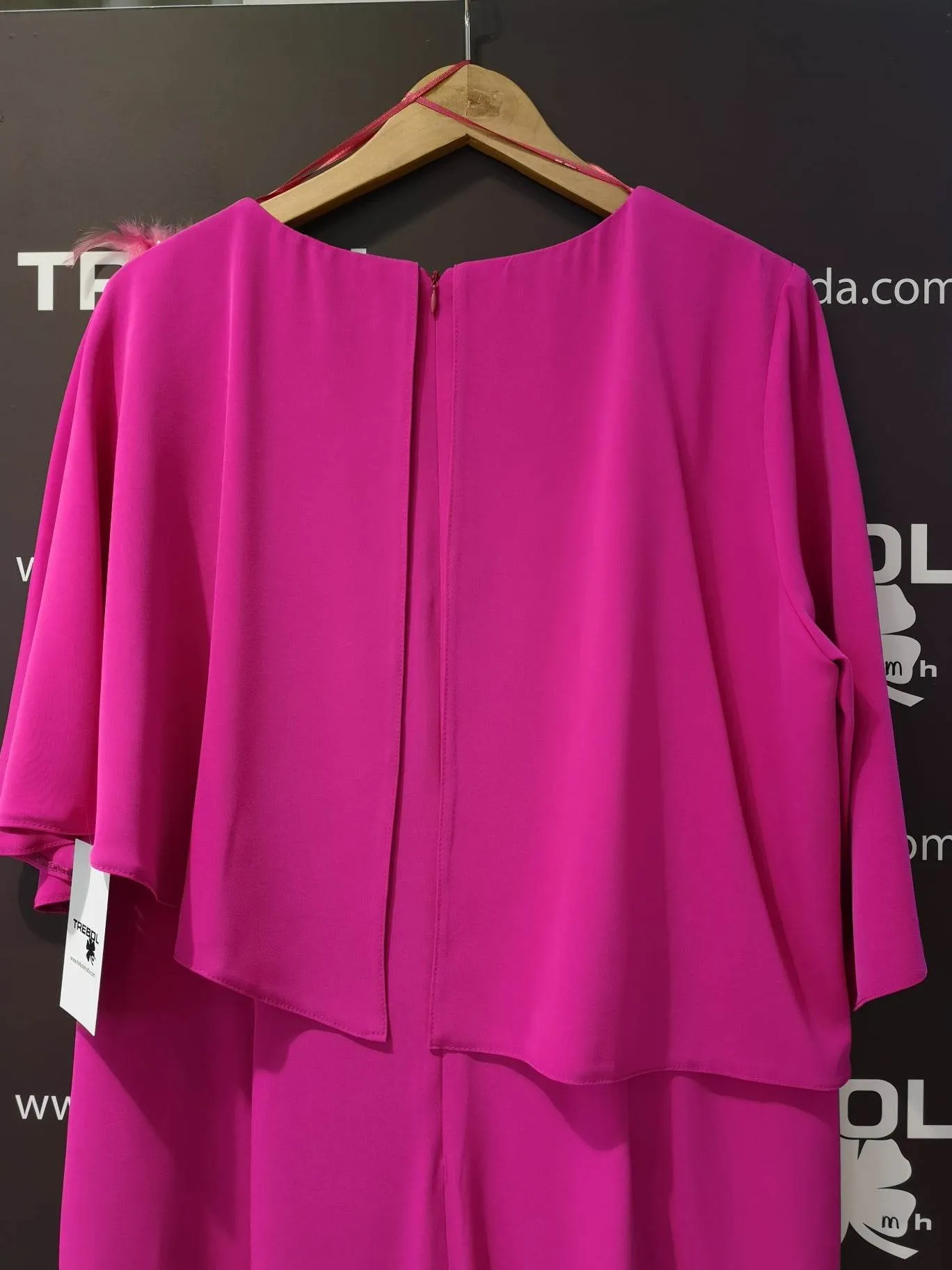 Vestido con cuerpo de capa