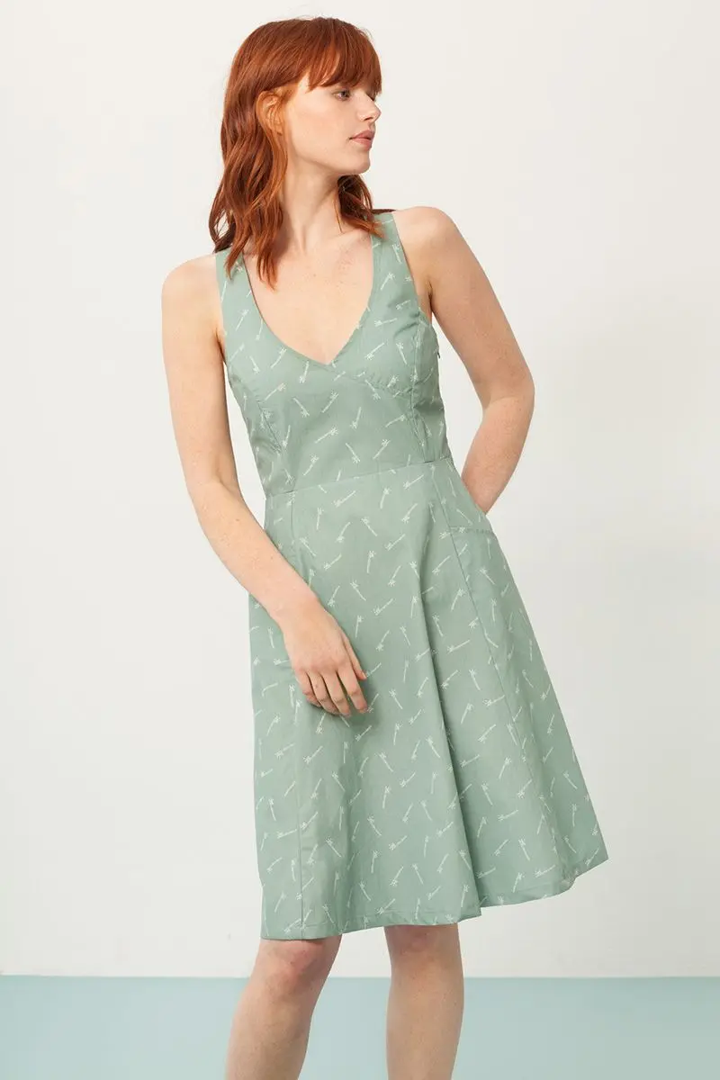 Vestido cruzado verde estampado de bambú