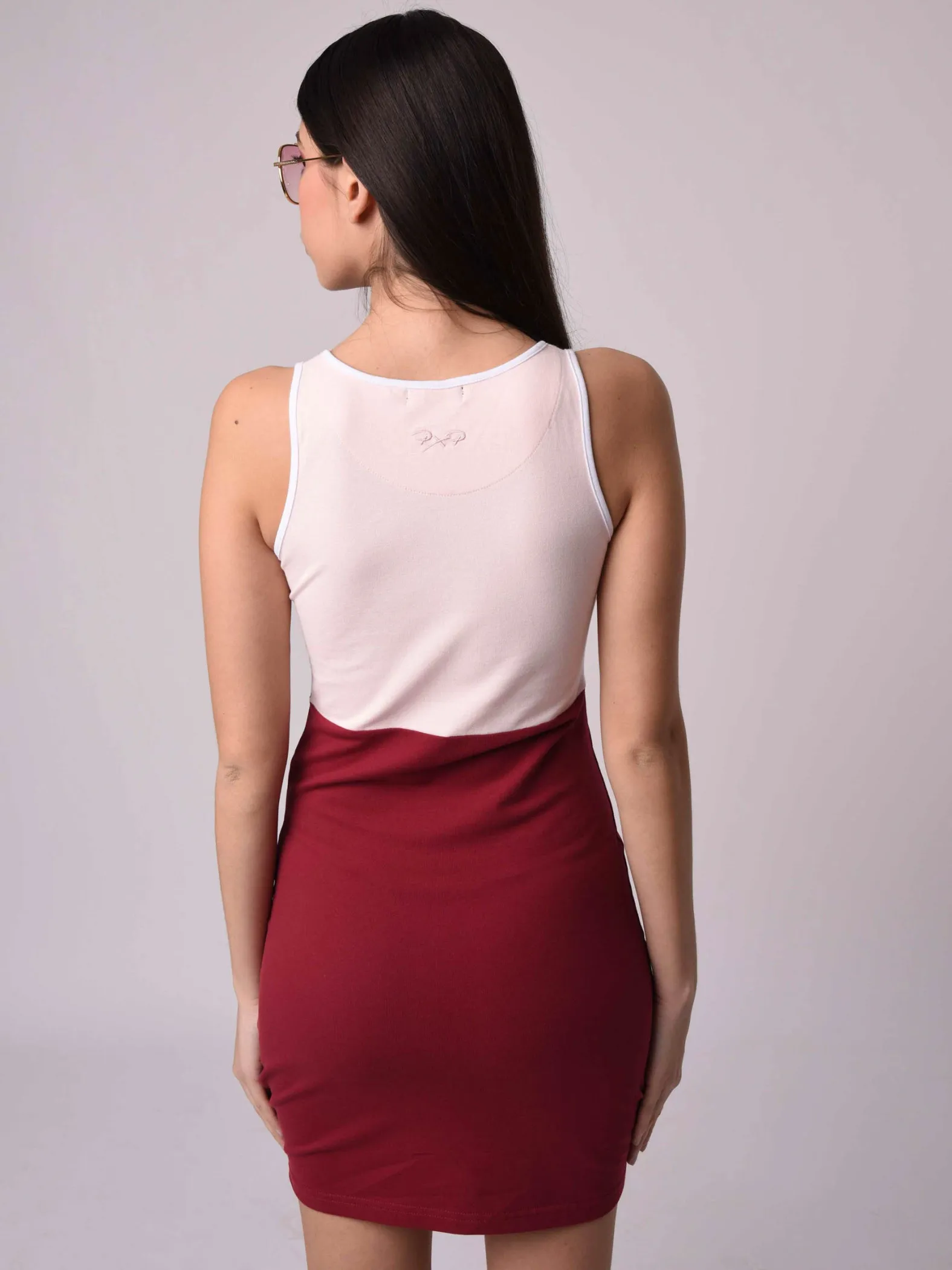 Vestido de tirantes con cremallera