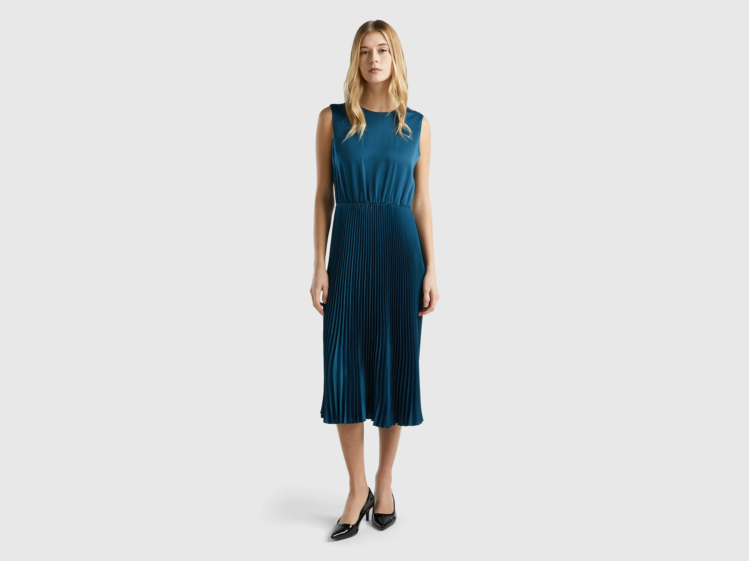 Vestido midi con falda plisada