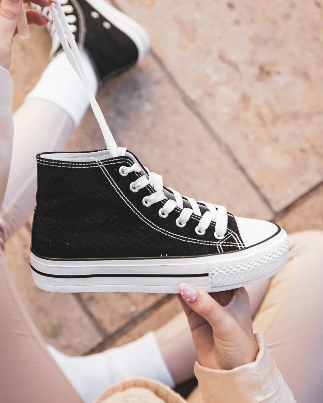 ZAPATILLAS ALTAS PARA MUJER EN LONA NEGRA  DELPHINE