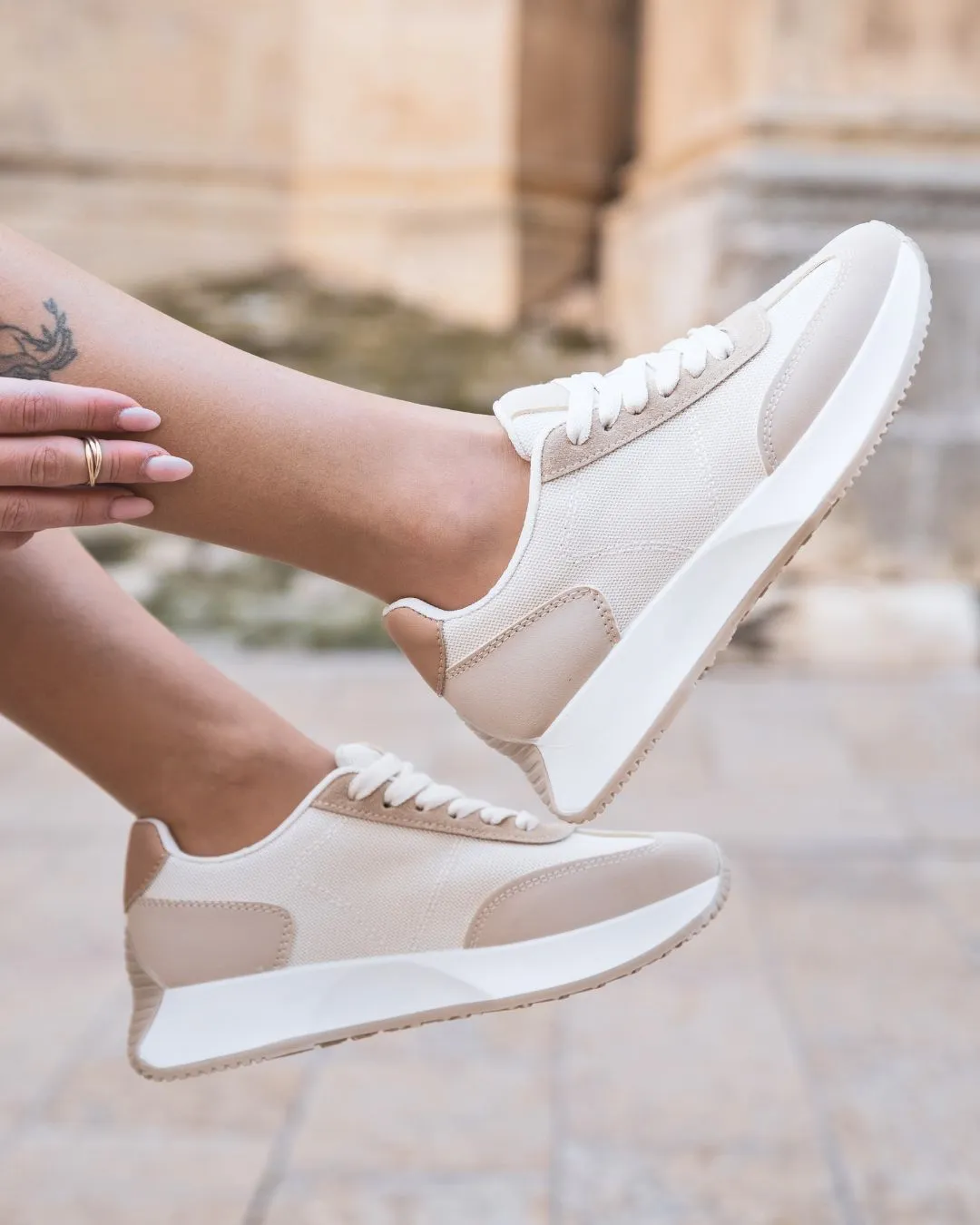 ZAPATILLAS DE LONA BEIGE CON CORDONES PARA MUJER  OPALINE